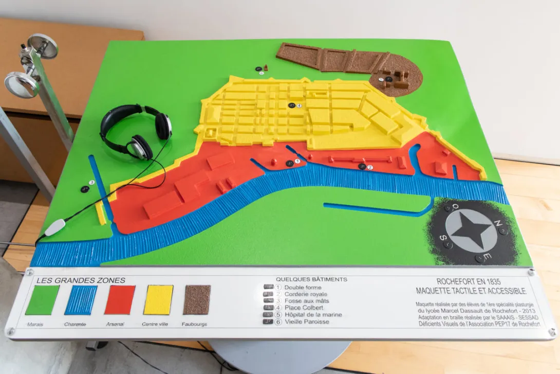 Carte de Rochefort en relief et en couleur