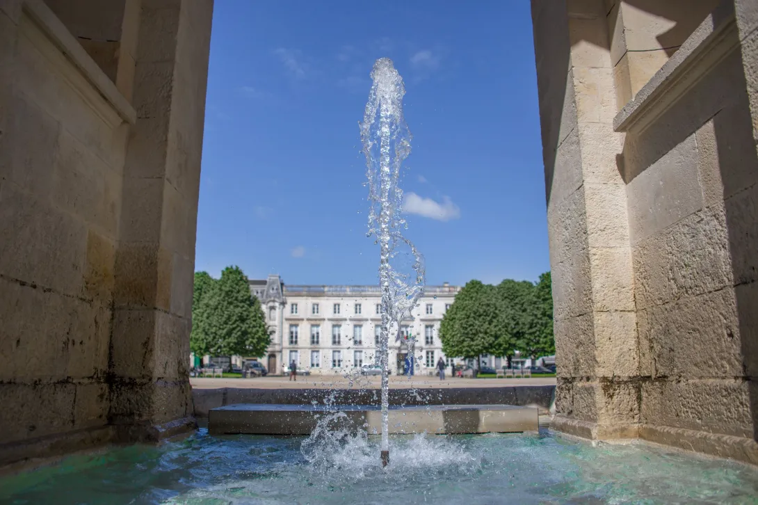 photo de la fontaine place colbert