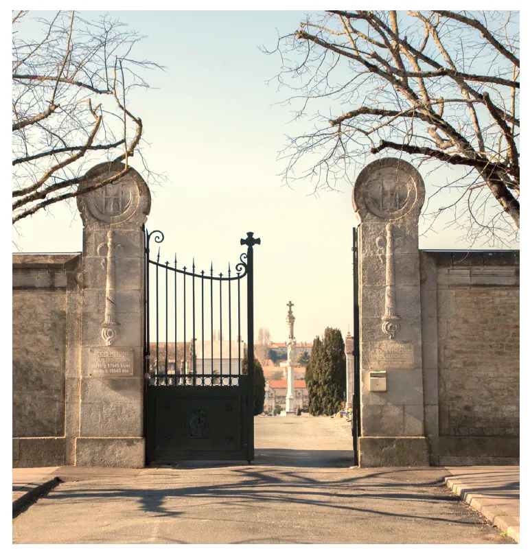 porte du cimetière civil
